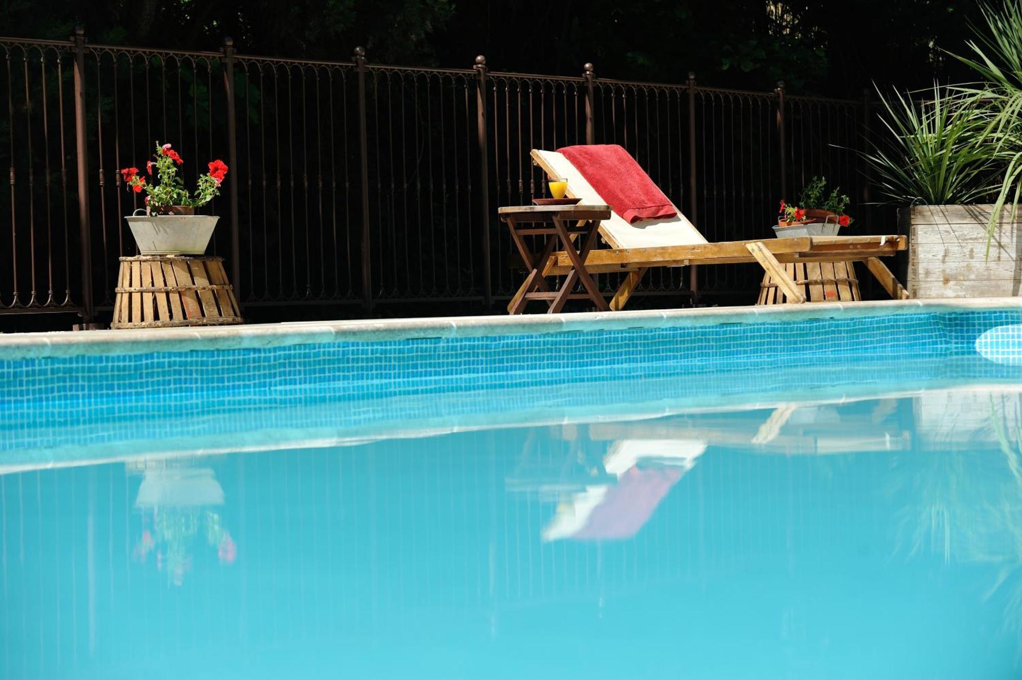 Gites Domaine Des Machottes Grans ภายนอก รูปภาพ