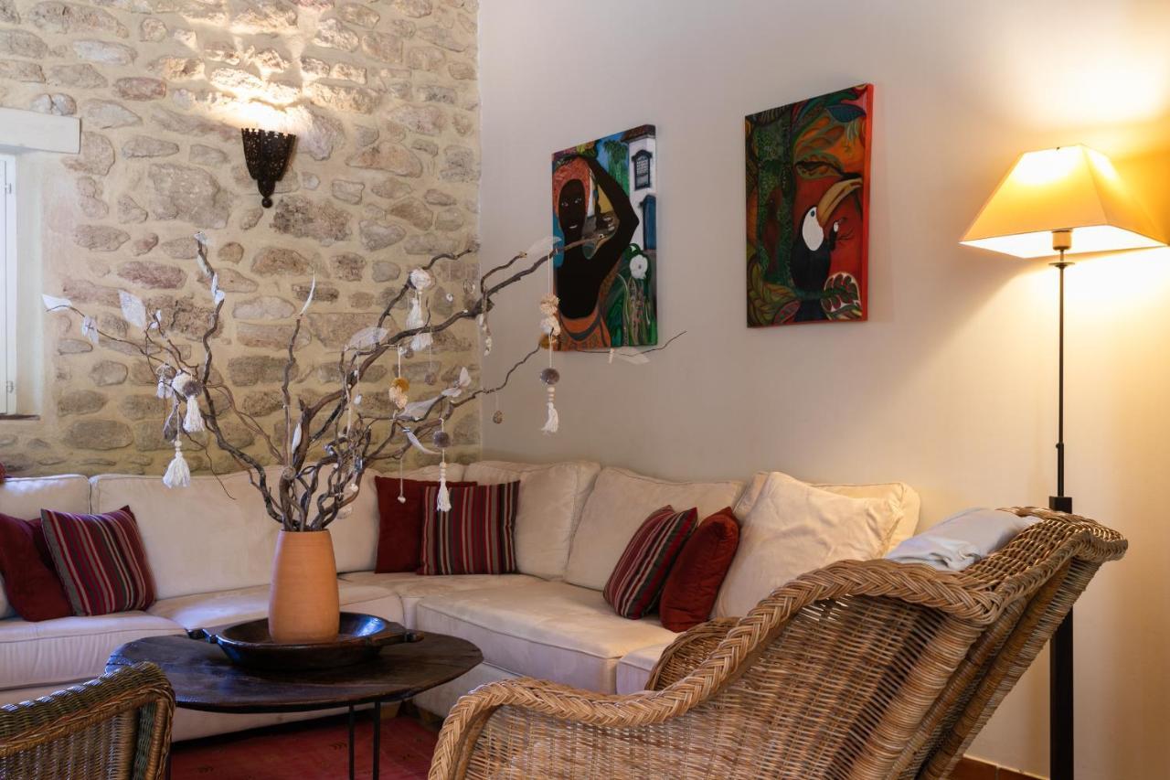 Gites Domaine Des Machottes Grans ภายนอก รูปภาพ